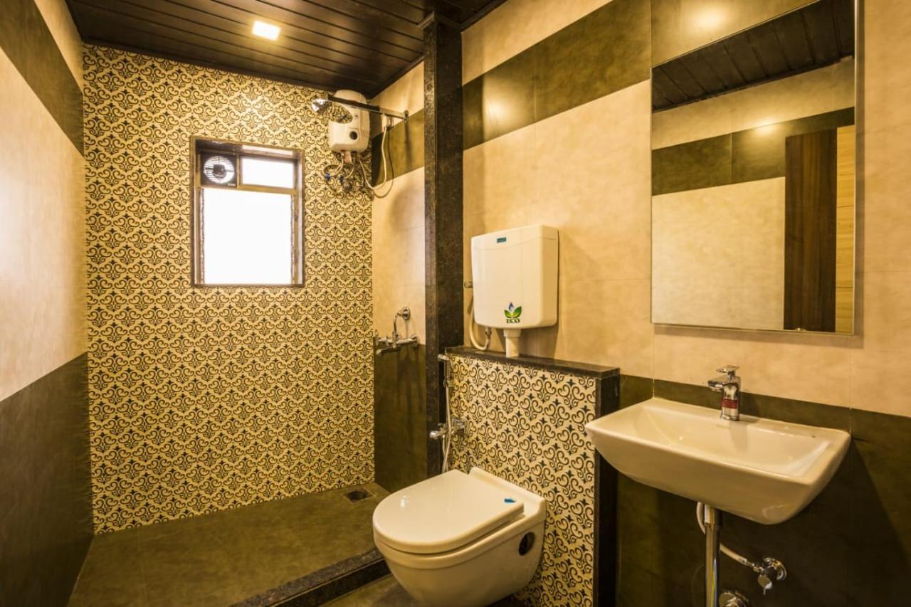 Hotel Golden Crown Mumbai Eksteriør bilde