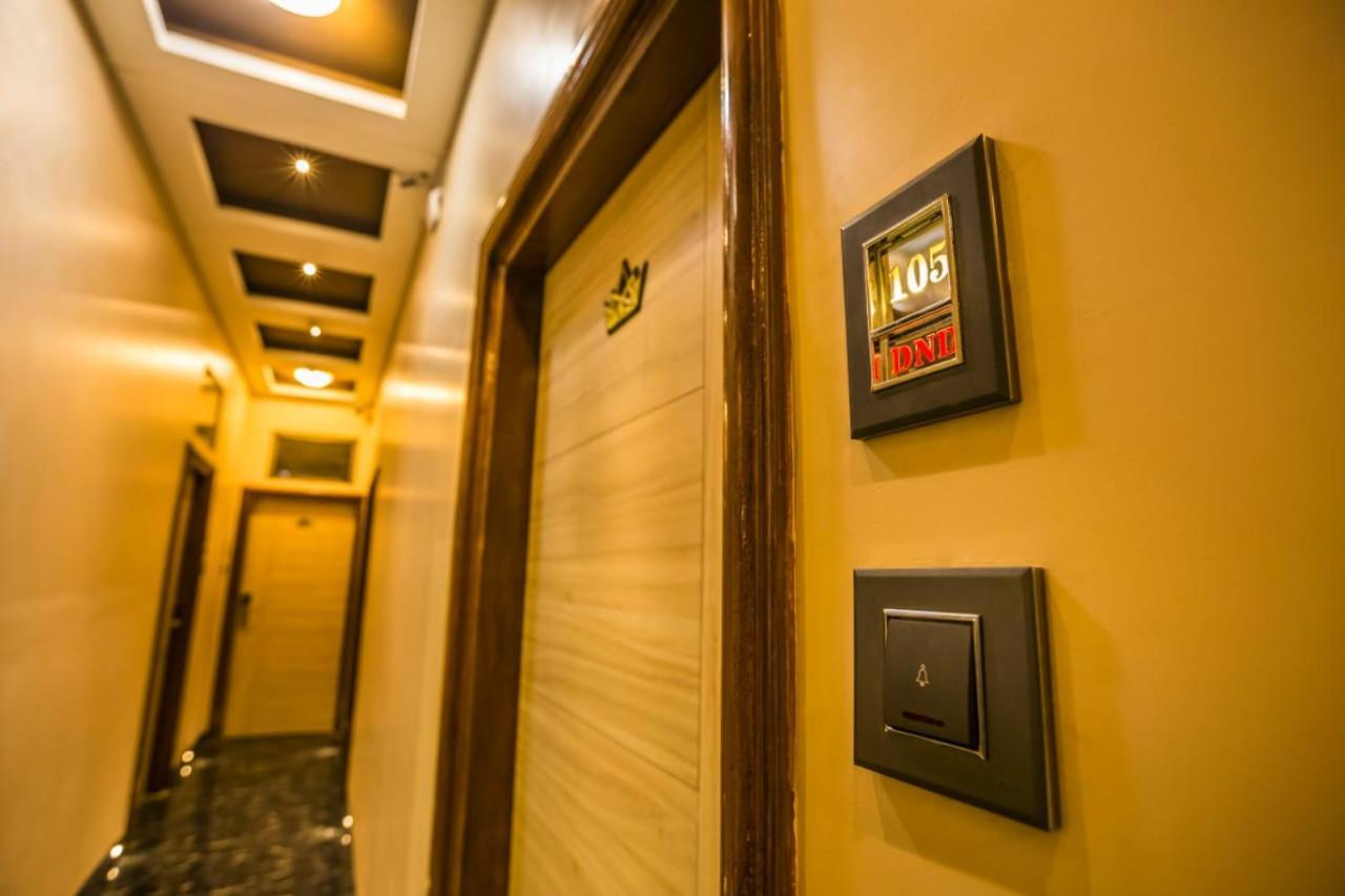 Hotel Golden Crown Mumbai Eksteriør bilde